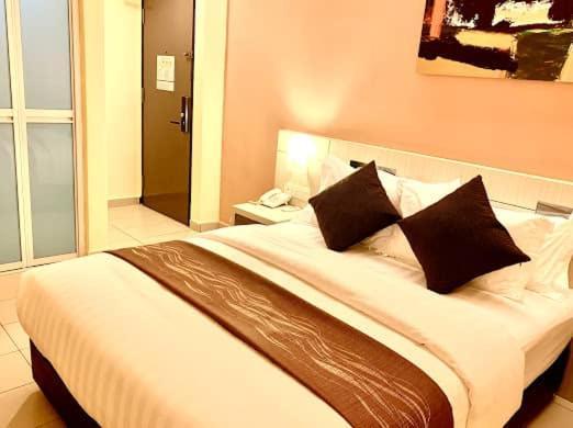 Kluang Riverview Hotel Экстерьер фото