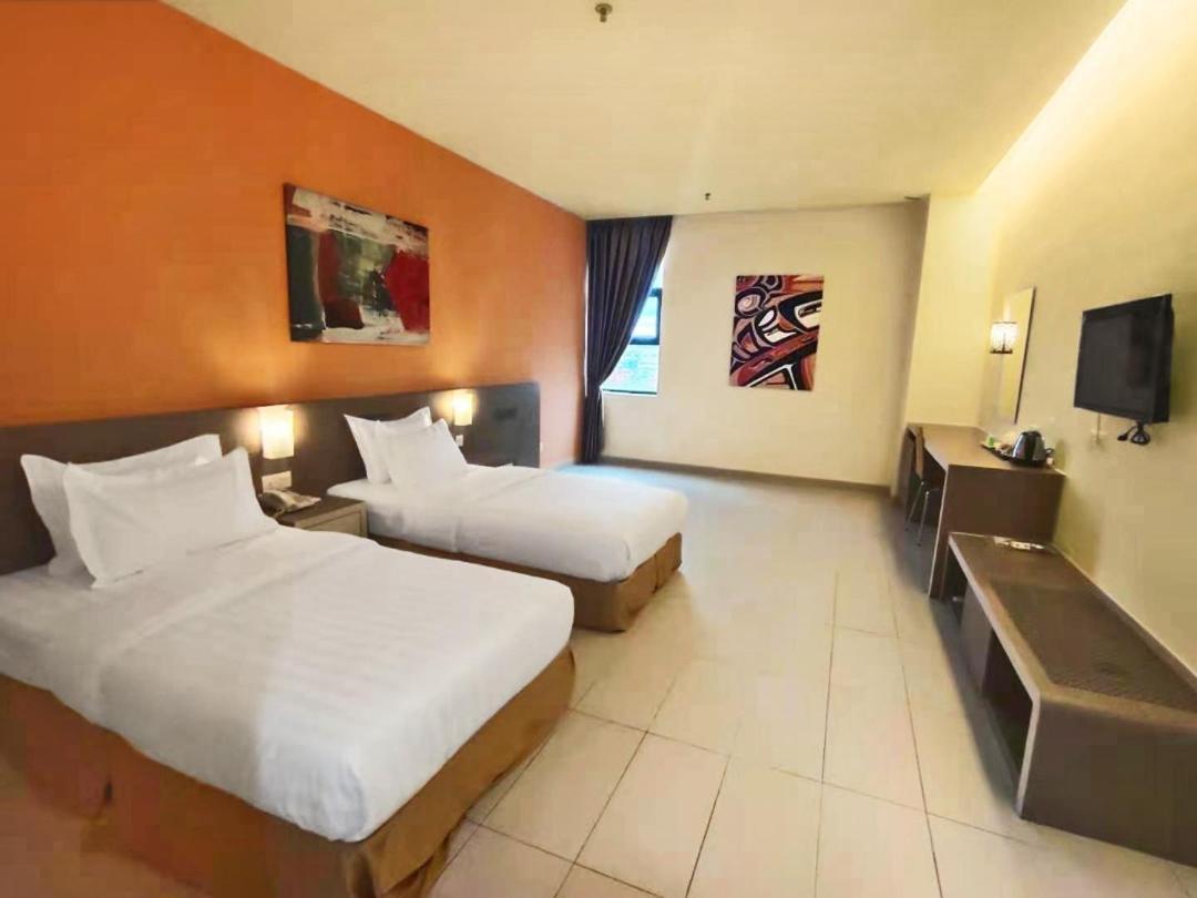 Kluang Riverview Hotel Экстерьер фото