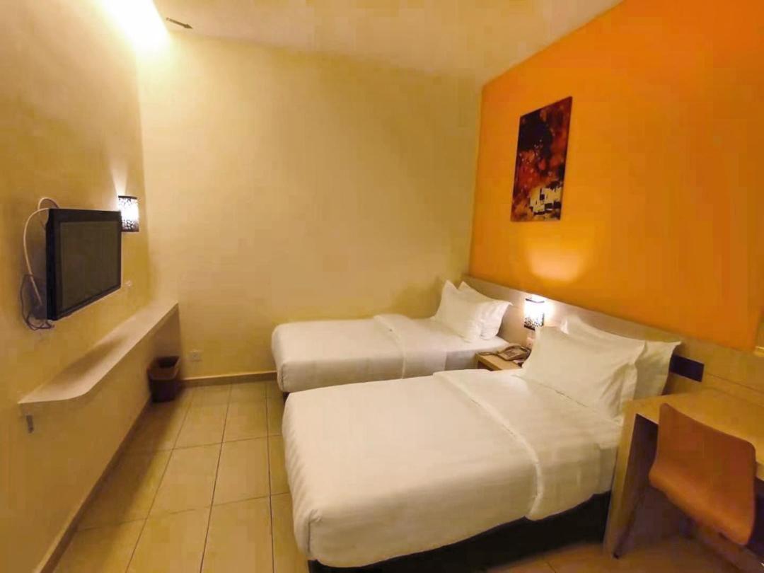 Kluang Riverview Hotel Экстерьер фото