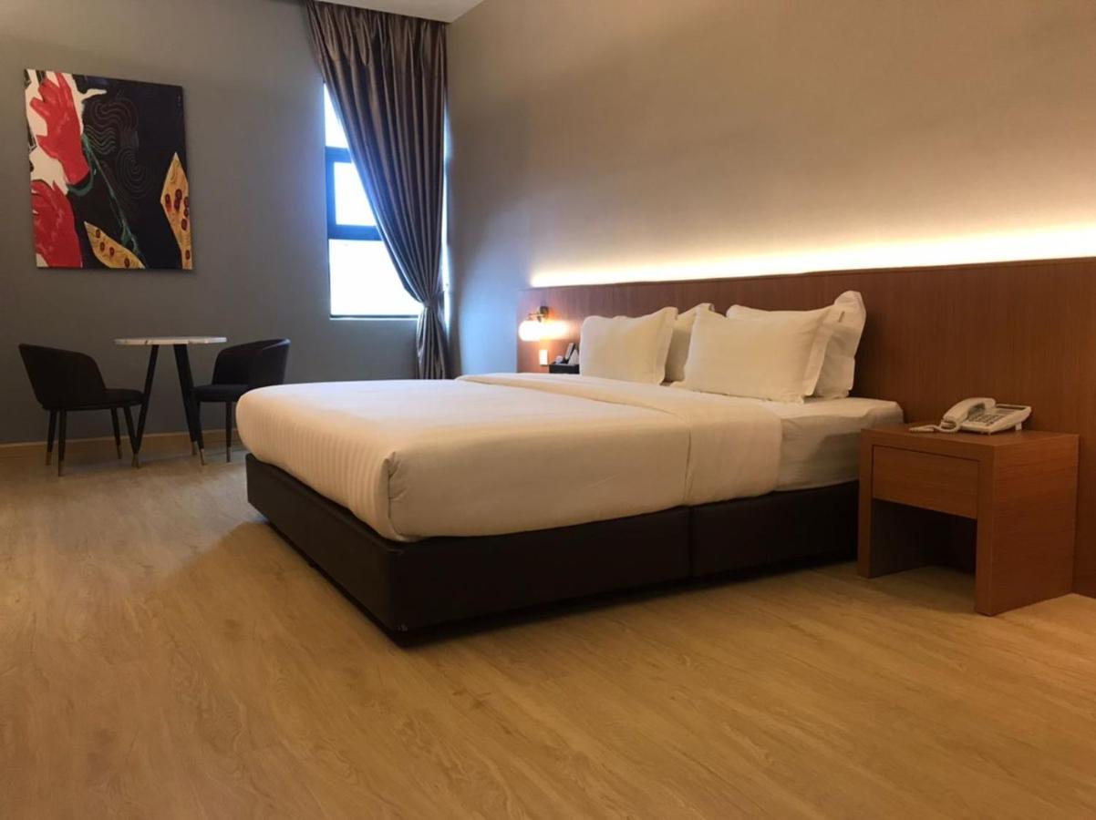 Kluang Riverview Hotel Экстерьер фото