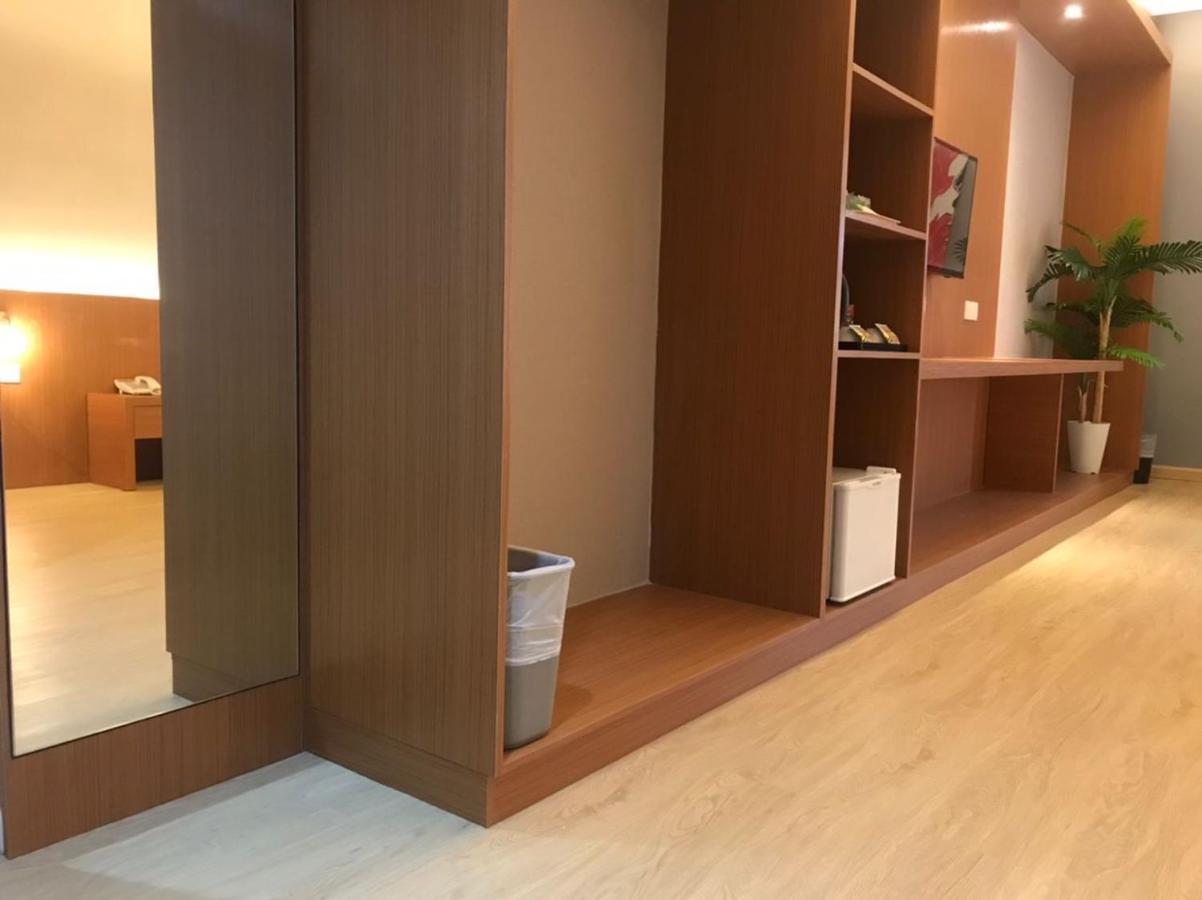 Kluang Riverview Hotel Экстерьер фото